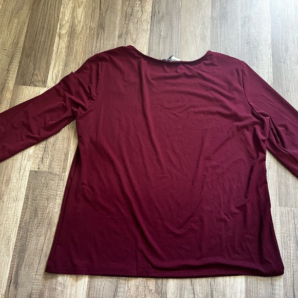 Cute Burgundy top with collar detail, never worn - Picture 3 of 3